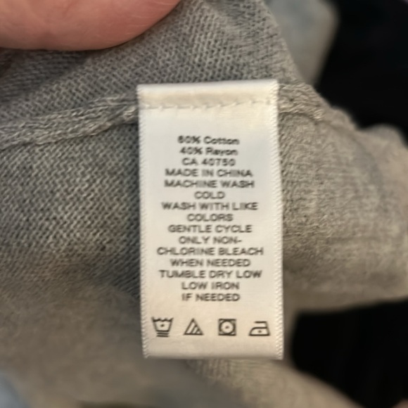 Sale 🌟🛍️🛍💕Isaac Mizrahi Grey Top - Picture 6 of 6